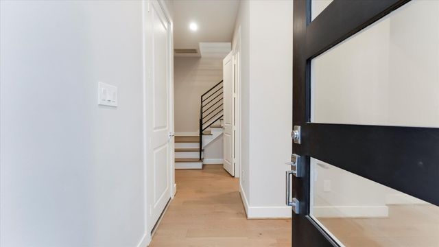 5834 Kiam Street, Houston, TX 77007