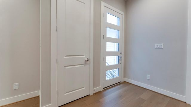 5834 Kiam Street, Houston, TX 77007