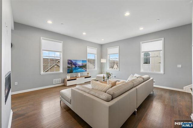 289 Bradley Drive, Wood Ridge, NJ 07075