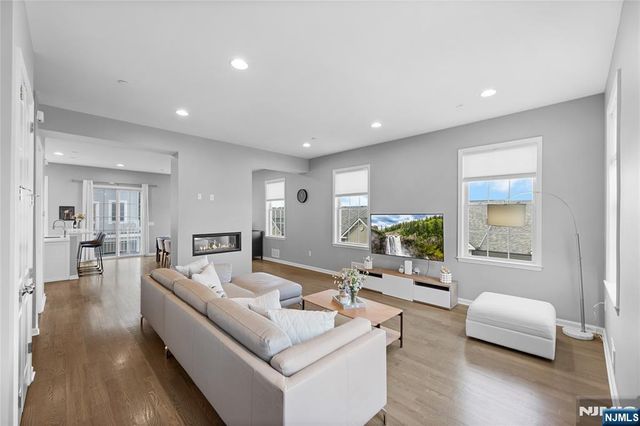 289 Bradley Drive, Wood Ridge, NJ 07075