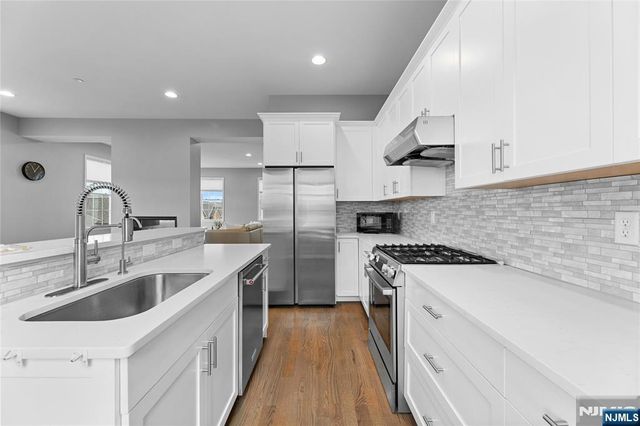 289 Bradley Drive, Wood Ridge, NJ 07075