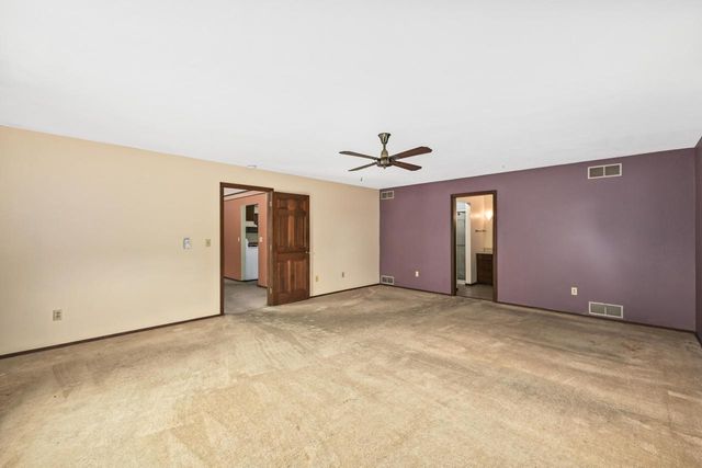 S20W27456 Fenway DRIVE N, Waukesha, WI 53188