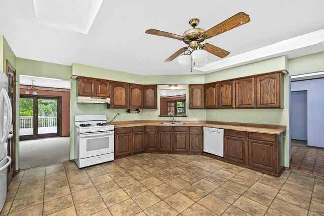 S20W27456 Fenway DRIVE N, Waukesha, WI 53188