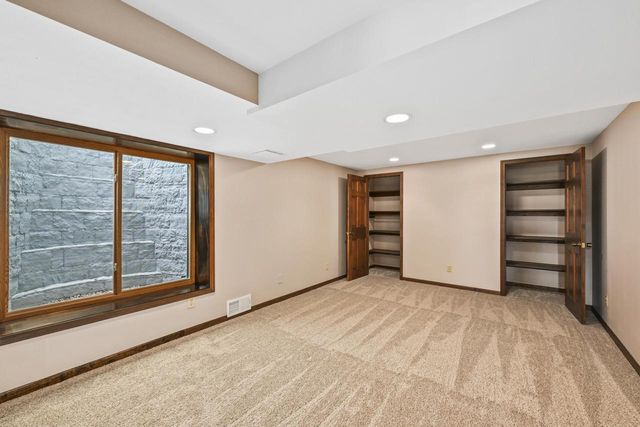 S20W27456 Fenway DRIVE N, Waukesha, WI 53188