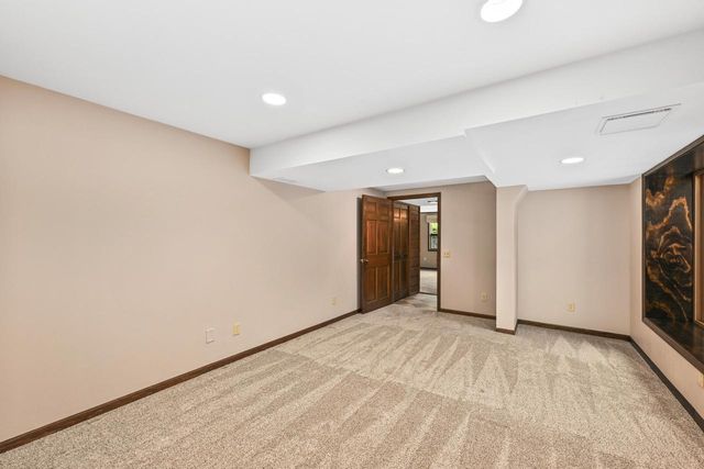 S20W27456 Fenway DRIVE N, Waukesha, WI 53188