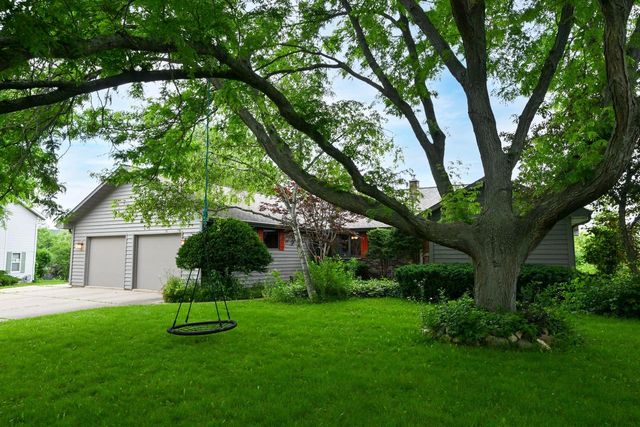 S20W27456 Fenway DRIVE N, Waukesha, WI 53188