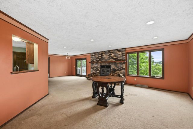 S20W27456 Fenway DRIVE N, Waukesha, WI 53188