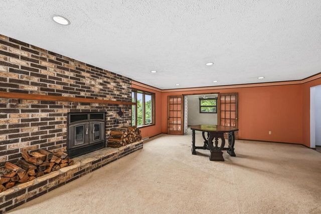 S20W27456 Fenway DRIVE N, Waukesha, WI 53188