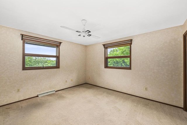 S20W27456 Fenway DRIVE N, Waukesha, WI 53188