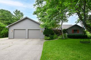 S20W27456 Fenway DRIVE N, Waukesha, WI 53188