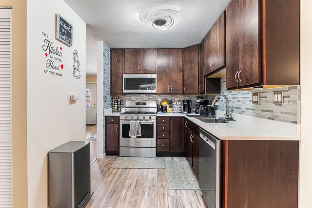 379 Stone Place, Wheeling, IL 60090