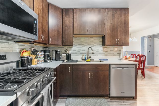 379 Stone Place, Wheeling, IL 60090