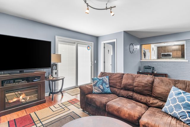 379 Stone Place, Wheeling, IL 60090