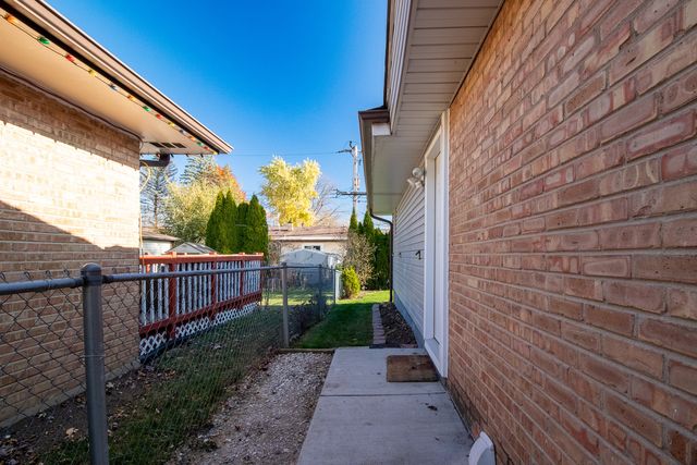 379 Stone Place, Wheeling, IL 60090