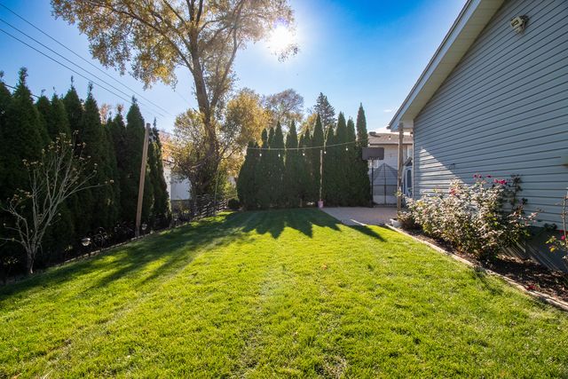 379 Stone Place, Wheeling, IL 60090