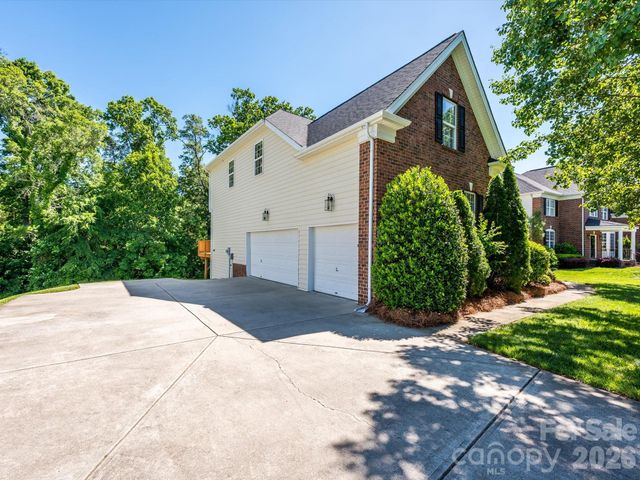 2172 Woodstream Road, Harrisburg, NC 28075