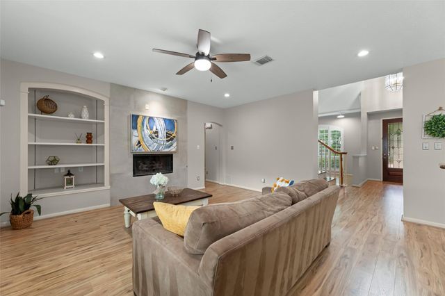 2118 Cypress Run Drive, Sugar Land, TX 77478