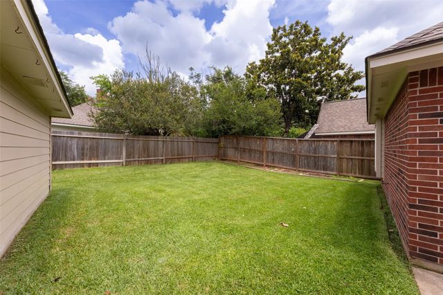 2118 Cypress Run Drive, Sugar Land, TX 77478