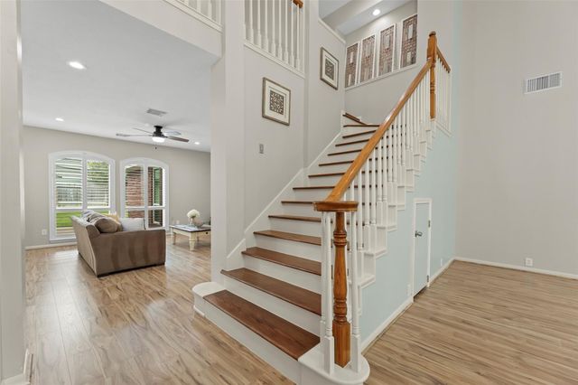 2118 Cypress Run Drive, Sugar Land, TX 77478