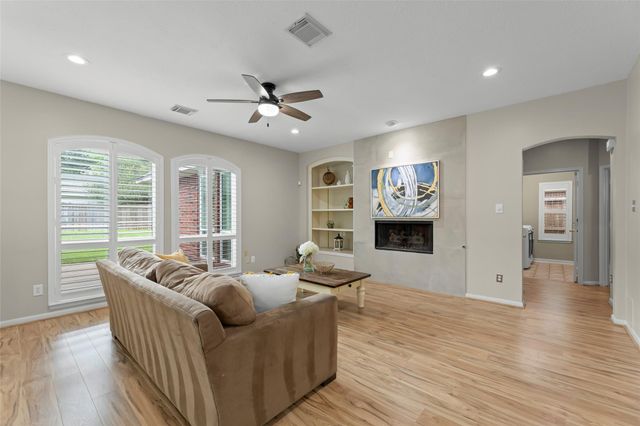 2118 Cypress Run Drive, Sugar Land, TX 77478