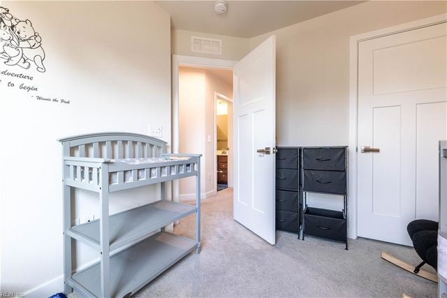 281 Goldenstar LN, Portsmouth, VA 23701
