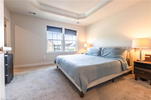 281 Goldenstar LN, Portsmouth, VA 23701