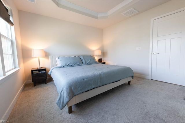 281 Goldenstar LN, Portsmouth, VA 23701