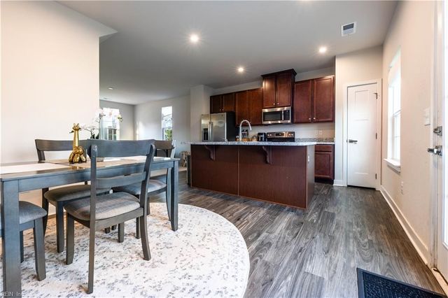 281 Goldenstar LN, Portsmouth, VA 23701