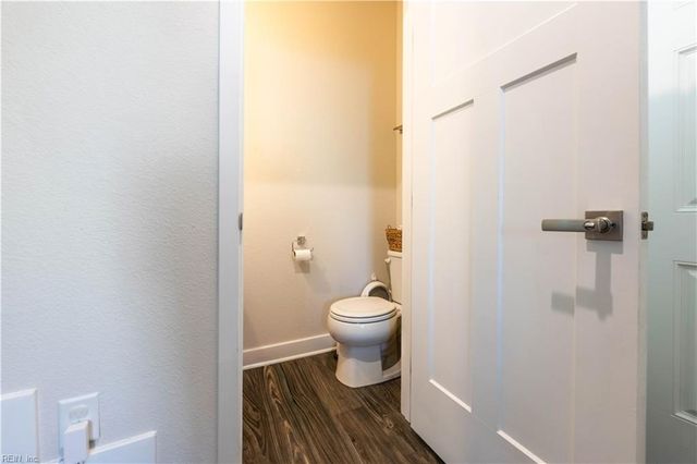 281 Goldenstar LN, Portsmouth, VA 23701