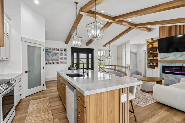 990 Harrington Way, Waukee, IA 50263