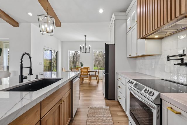 990 Harrington Way, Waukee, IA 50263