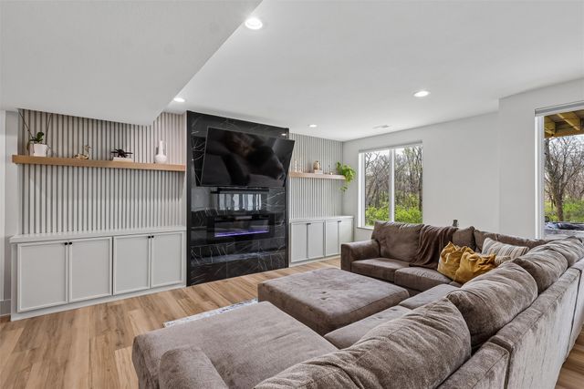 990 Harrington Way, Waukee, IA 50263