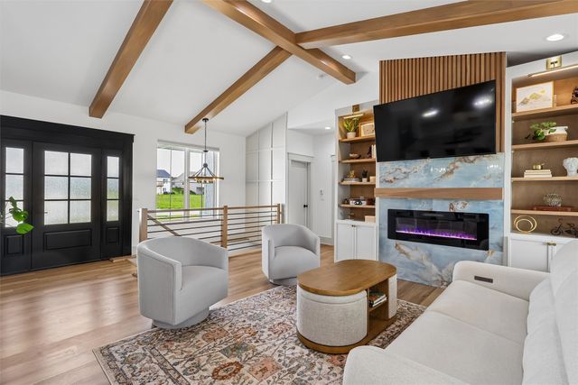 990 Harrington Way, Waukee, IA 50263