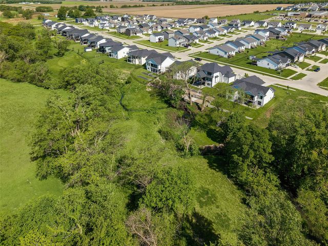 990 Harrington Way, Waukee, IA 50263