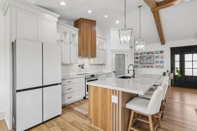990 Harrington Way, Waukee, IA 50263