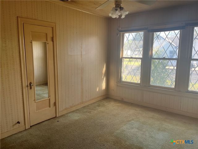 1801 N Goldman Street, Victoria, TX 77901