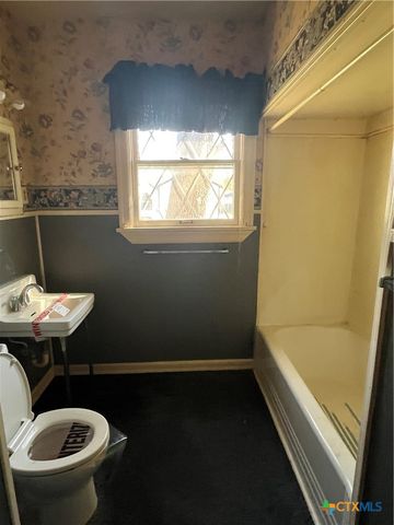 1801 N Goldman Street, Victoria, TX 77901