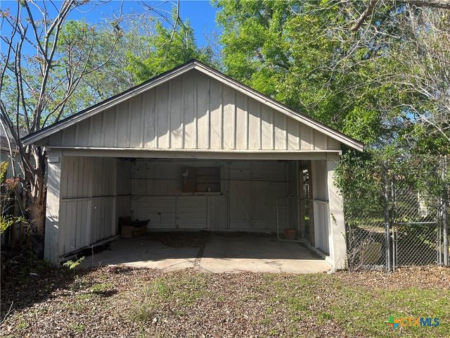 1801 N Goldman Street, Victoria, TX 77901