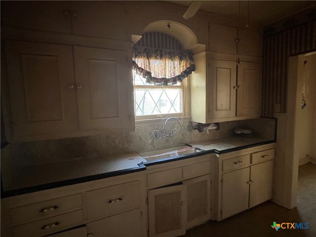 1801 N Goldman Street, Victoria, TX 77901