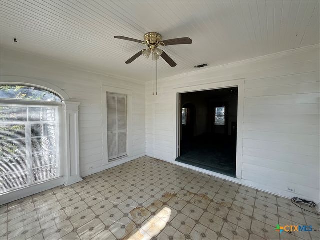 1801 N Goldman Street, Victoria, TX 77901