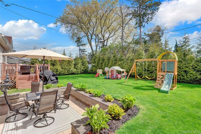 2 Oxford Avenue, Massapequa, NY 11758