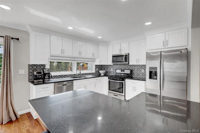 2 Oxford Avenue, Massapequa, NY 11758