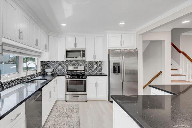 2 Oxford Avenue, Massapequa, NY 11758