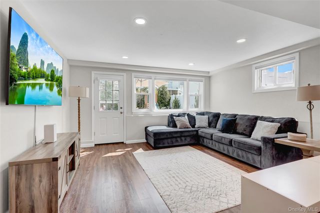 2 Oxford Avenue, Massapequa, NY 11758