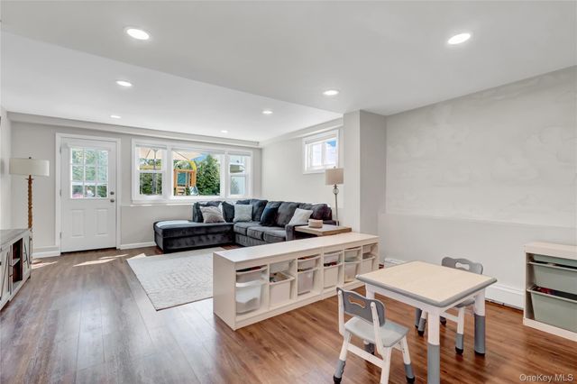 2 Oxford Avenue, Massapequa, NY 11758