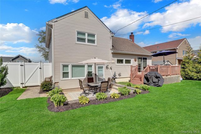 2 Oxford Avenue, Massapequa, NY 11758