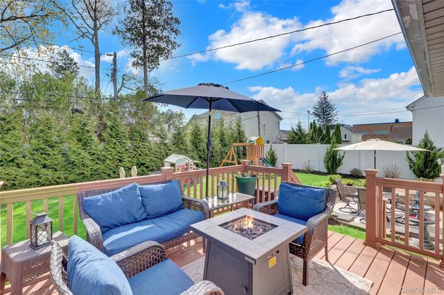 2 Oxford Avenue, Massapequa, NY 11758