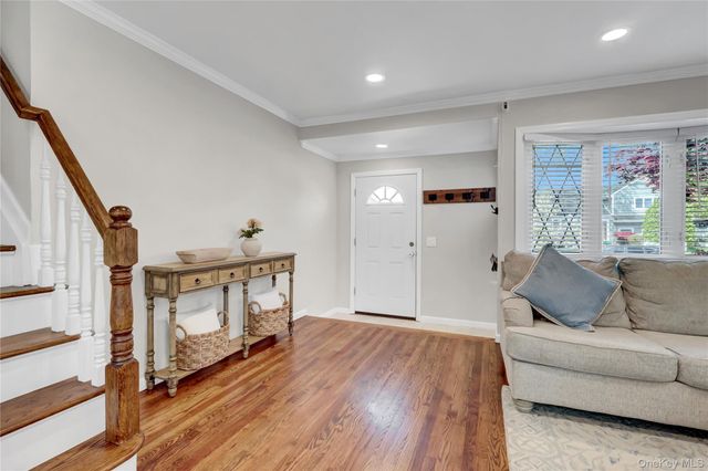 2 Oxford Avenue, Massapequa, NY 11758