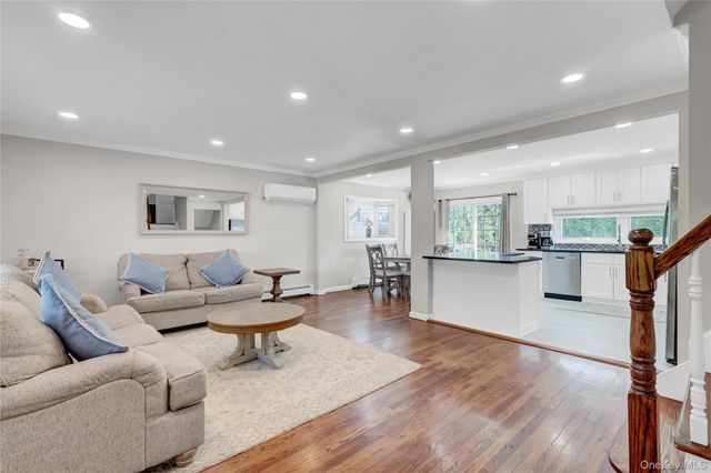 2 Oxford Avenue, Massapequa, NY 11758