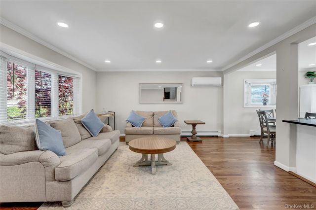 2 Oxford Avenue, Massapequa, NY 11758